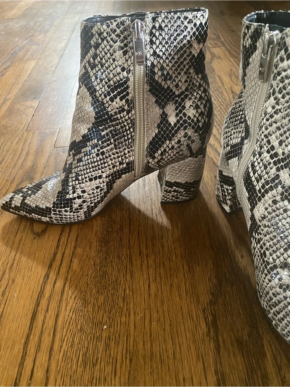 Marc Fisher Greneda2 Women’s Pointed Toe Ankle Boots Snakeskin Leather Size 7